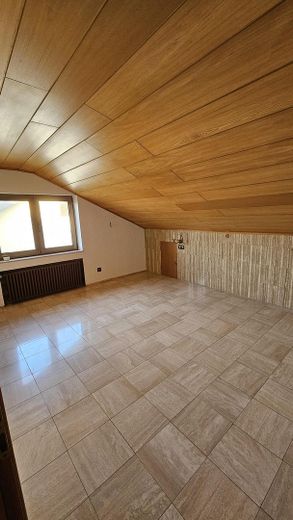Ampia casa unifamiliare con 11 locali a Zuzenhausen (adatta a una o più comunità abitative!) – DG Zimmer 1