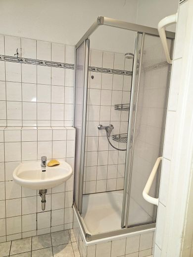 شقة أنيقة من 4 غرف في مبنى قديم | 130 m² | شرفتان | نافذة بارزة | موقع متميز بجوار محطة قطار S-Bahn Karlshorst – الصورة 8