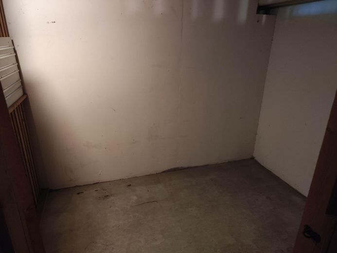 2 Zimmer Wohnung mit Balkon, frisch saniert – Kellerraum