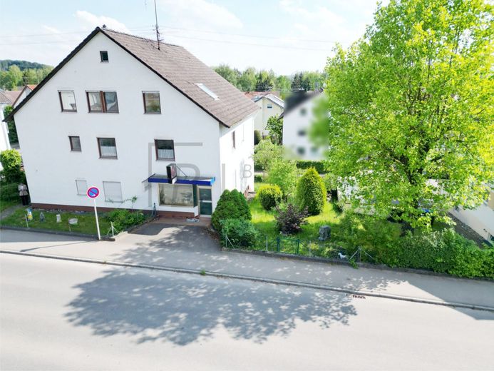 Großzügige 4-Zimmer-Dachgeschosswohnung mit Balkon und Stellplatz – Drohnenaufnahmen