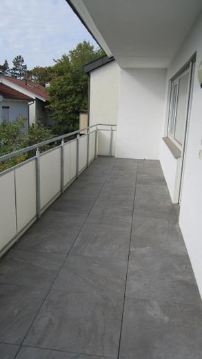 Ruhige zentrale 4,5-Zimmer-Wohnung mit großem Balkon 1. OG Herrenberg Ziegelfeld Wallbox Stellplatz – Balkon