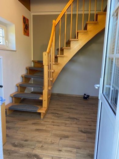 Flur mit Treppe zum OG