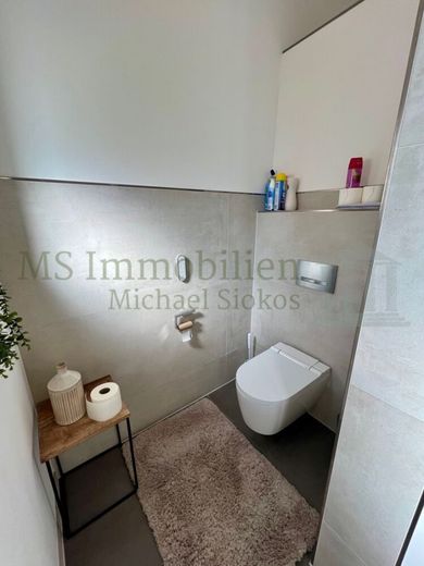 *** Attraktives Mehrfamilienhaus mit möglicher Erweiterung *** – Badezimmer 3