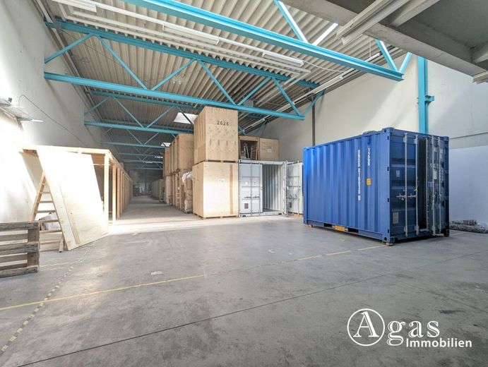 Büro mit Lagerhalle in verkehrsgünstiger Lage – Lagerhalle