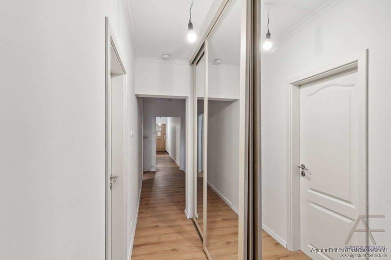 Investimento immobiliare nella Parkstadt Bogenhausen - moderno appartamento di 3 locali ristrutturato con contratto di locazione in essere – 240427022_Flur_1_WEB