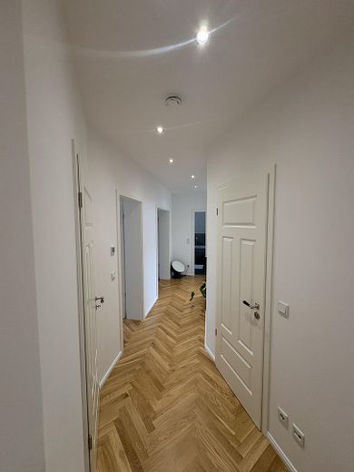 Apartamento de 3 habitaciones recién reformado, con cocina equipada de lujo y amplio balcón, en alquiler – Foto 9