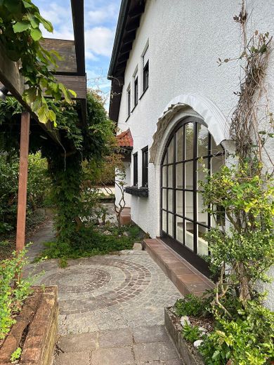 Hausansicht zum Eingang