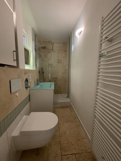Merkezi konumda aydınlık 2,5 odalı daire – Fotoğraf 3