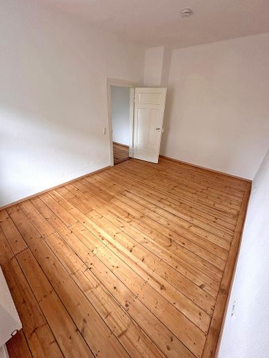 Renovierte Altbauwohnung: 2 Zimmer + neue EBK in Hinterhauslage nahe Mendelssohnplatz/ KIT – Schlafzimmer