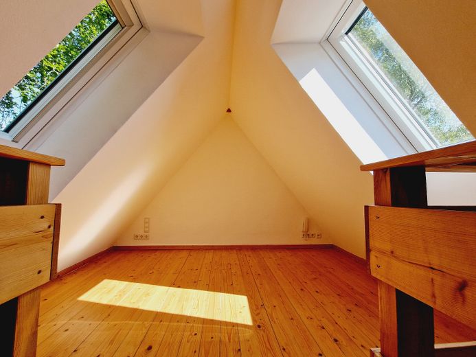 Fundstück: Schönes, sehr individuelles Reihenmittelhaus für Pärchen – DG 2