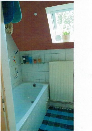 Schöne, helle 4-Zimmer Dachgeschosswohnung mit grossem Balkon im oberen Göttinger Ostviertel – Bad 