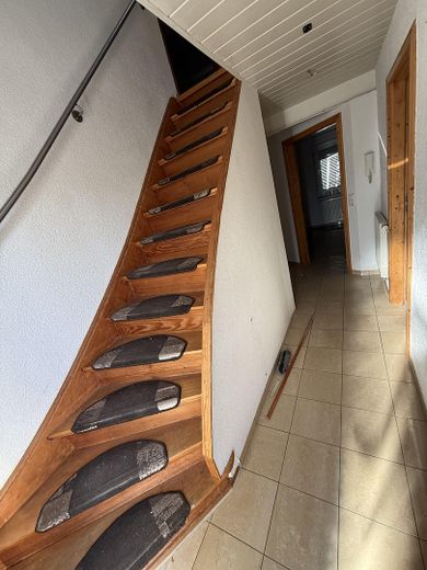 Gelflegte Doppelhaushälfte mit großem 580 m² Grundstück und Carport provisionsfrei bezugsfrei – Eingang