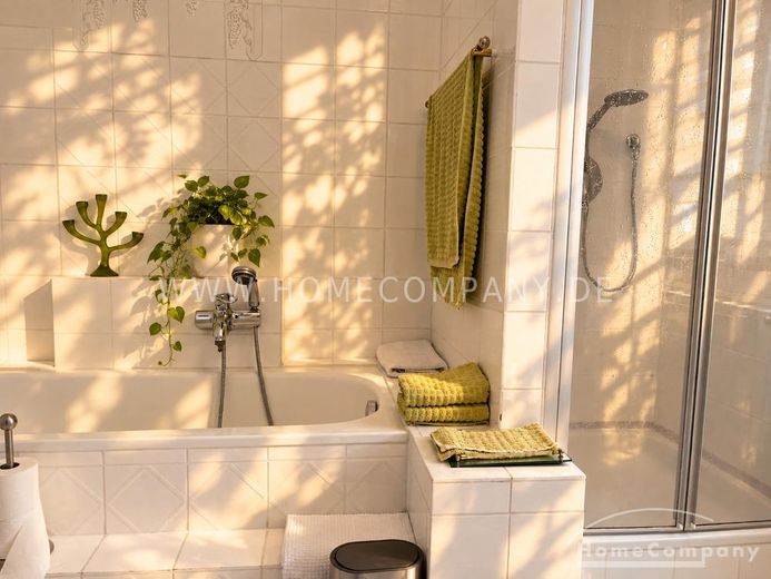 Voll möbliertes 6-Zimmer-Haus mit schönem Garten – df49e06fc8628f5ae27bbf930a577c3ade45802d.jpg