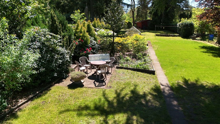 Dom lub połowa bliźniaka z pięknym i dużym ogrodem w bardzo spokojnej lokalizacji – Gartensitzecke