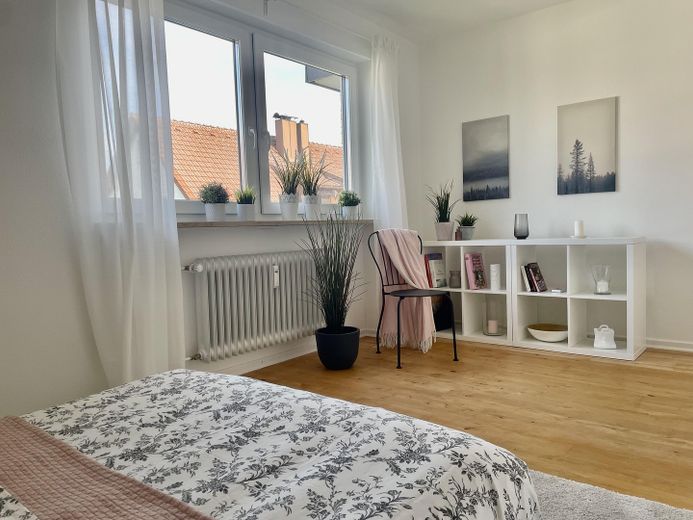 بدون عمولة - LL في موقع مركزي - شقة مشتركة من 3 غرف مع شرفة – Schlafzimmer