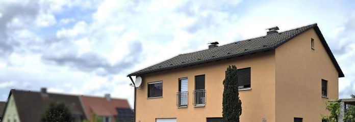 2 bifamiliari + particella separata di 303 m², su un totale di 739 m²