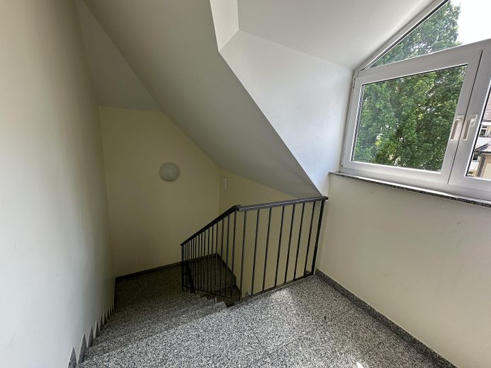 Kassel - Bad Wilhelmshöhe: Moderne 4 ZKB mit großer Terrasse – Treppenhaus