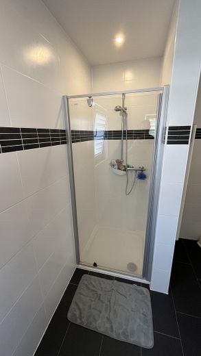 Bad 2 OG Dusche