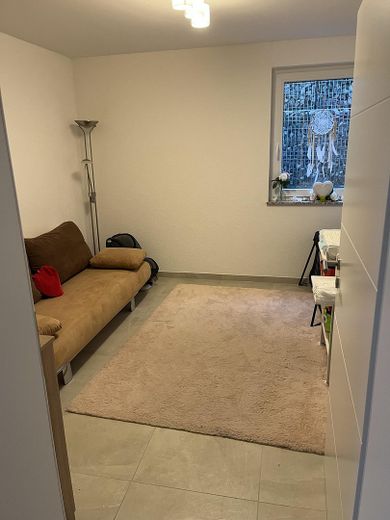 Exklusive 4-Zimmer-Gartenwohnung im Neubau mit großzügigem Garten, Einbauküche & E-Auto-Stellplatz – Foto 11