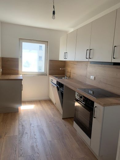 Helle 2-Zimmer-Wohnung in Hattersheim – kernsaniert, mit Balkon und Stellplatz – Beispiel-Küche