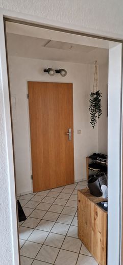 Attraente appartamento mansardato con balcone, posto auto e soffitta aggiuntiva – Flur