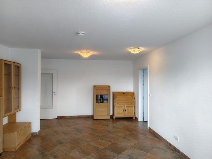 Zentral gelegene 80qm-Wohnung mit großem Sonnenbalkon – Wohn- und Essraum