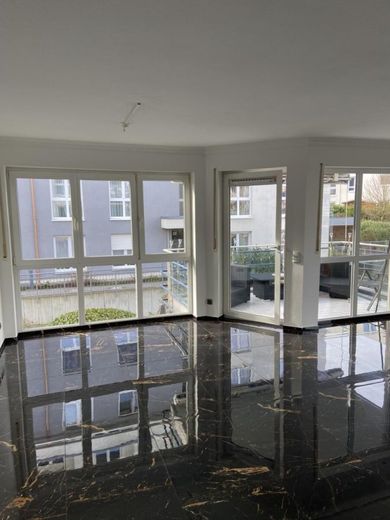 Helle frisch renovierte 3 Zimmer Wohnung in Wiesbaden- Klarenthal zum Vermieten – Wohnzimmer2