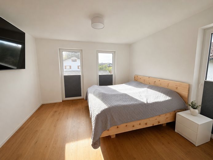 Neuwertiges Reihenendhaus mit modernem Wohnkomfort – Schlafzimmer im OG