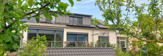 Casa bifamiliare inondata di luce, completamente ristrutturata nel 2021 in una posizione tranquilla di Herrenberg