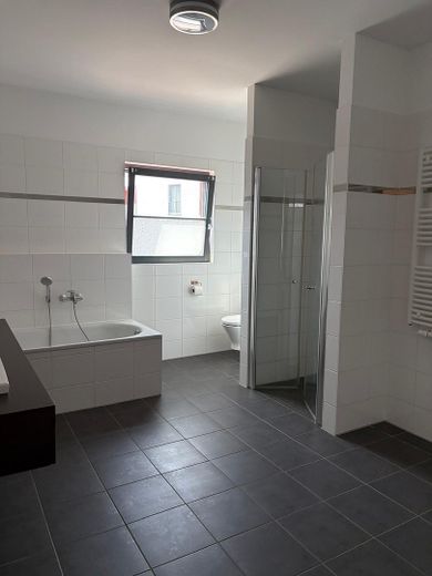 Hochwertige 3-Zimmer-Wohnung im Rostocker Bahnhofsviertel – Bad
