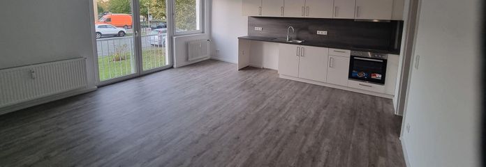 Bright 63m² ground-floor apartment, freshly renovated, with 3 rooms and a new fitted kitchen – Wohnzimmer 