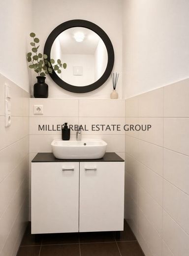 Moderne 4-Zimmer-Erdgeschosswohnung mit Privatgarten, Terrasse &amp; zwei Tiefgaragenstellplätzen! – Gäste WC