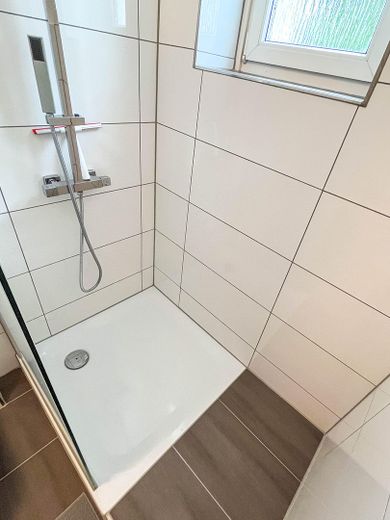 Neue Regenfalldusche