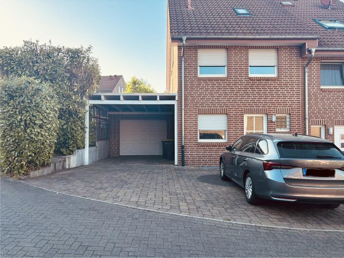 Stilvolles Reiheneckhaus mit Garage Stellplatz und ausgebautem Dachbereich mit Badezimmer – Foto 1