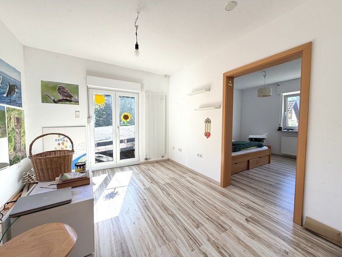Zweifamilienhaus in idyllischer Lage - direkt an der Modau mit großem Garten – Durchgangszimmer EG