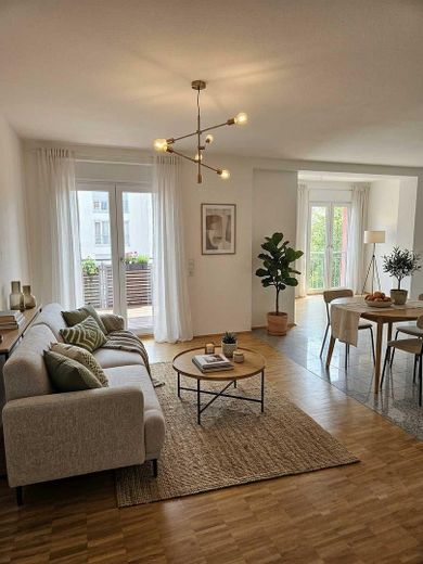 Frisch renovierte 2-Zimmer-Traumwohnung (Effizienzklasse A!), 2 Stellplätze - provisionsfrei! – Wohn-/Esszimmer