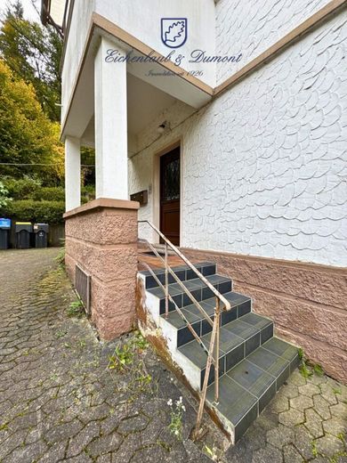 2-3 Familienhaus mit Erweiterungsmöglichkeit in guter Lage von Fechingen – Hauseingang