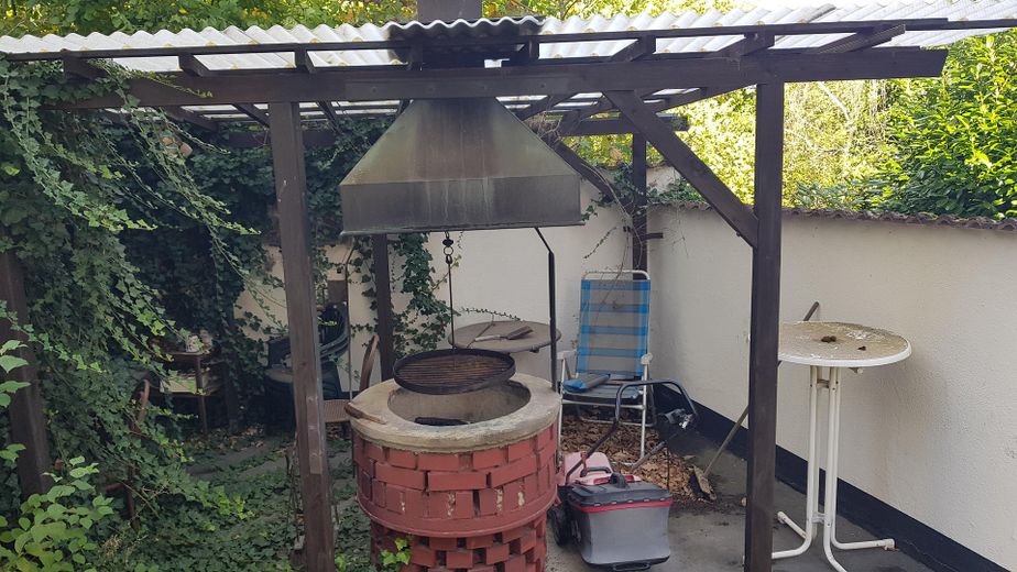 इडार-ओबरश्टाइन में 2-परिवार का घर, 2 गैरेज सहित - कमीशन-मुक्त! – Spießbratenhaus im Garten