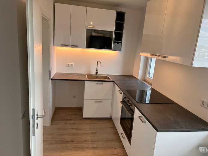 Einbauküche mit allen E-Geräte