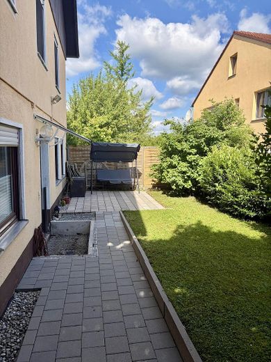 Haus (EFH auf 1052m² Grund) separater ELW auf traumhaften Grundstück, Doppelgar., Baumh. & Seilbahn – Eingang Einliegerwohnung