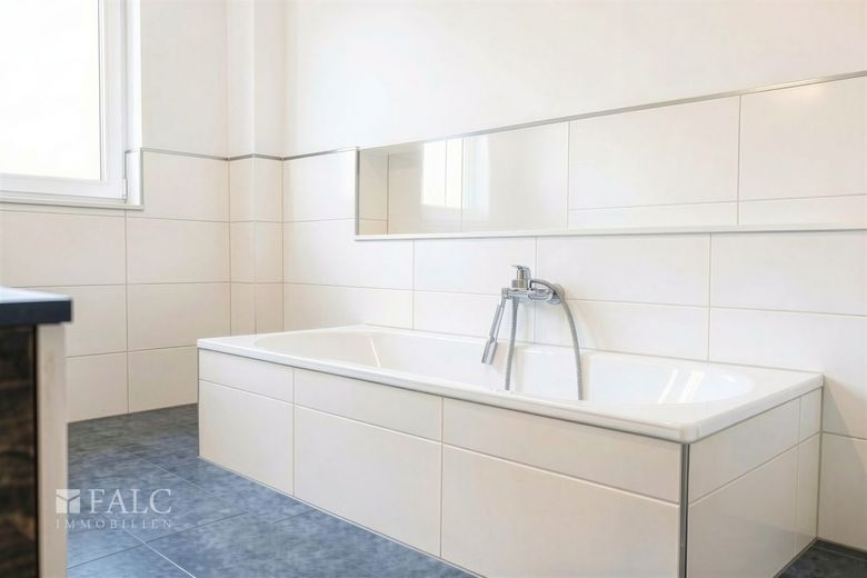 Hochwertige Bauqualität und zeitgemäße Ausstattung vereint – Badezimmer