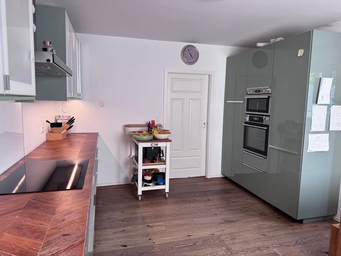 Einzigartige Gartenwohnung in München – Küche - Übersicht 3