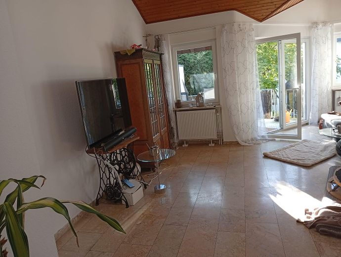 5 Zimmer saniertes helles großzügiges Haus in 63263 Neu-Isenburg " Einzugsfertig" Energie D 110 – Wohnzimmer