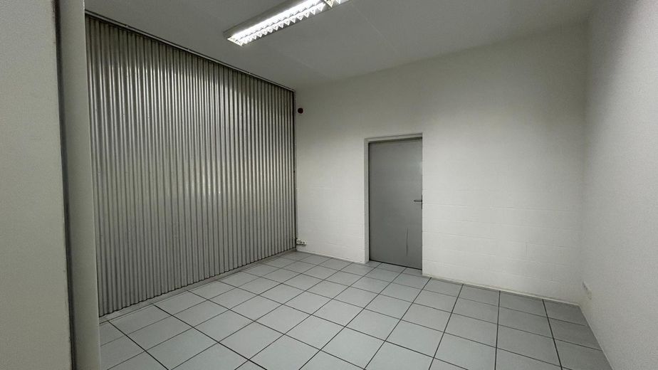 Commercio di automobili con capannone espositivo e superfici ufficio a Gelsenkirchen – Büro 3