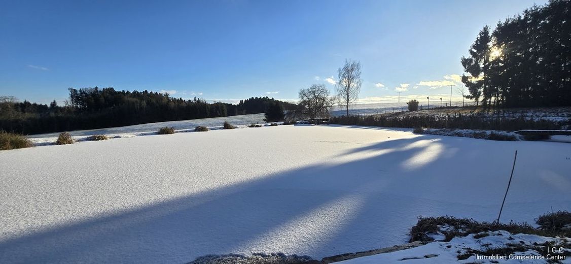 "Das Haus am See" - traumhafter Landsitz 
und Refugium eines namhaften Künstlers 
dessen Dreiseithof mit Weitblick - im Rottal – Besuch bei Johannes Hoffrohne am 4. Januar 2026
