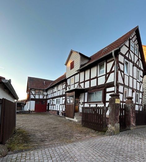 Philippsthal, Wohnhaus mit Nebengebäuden – Foto 1