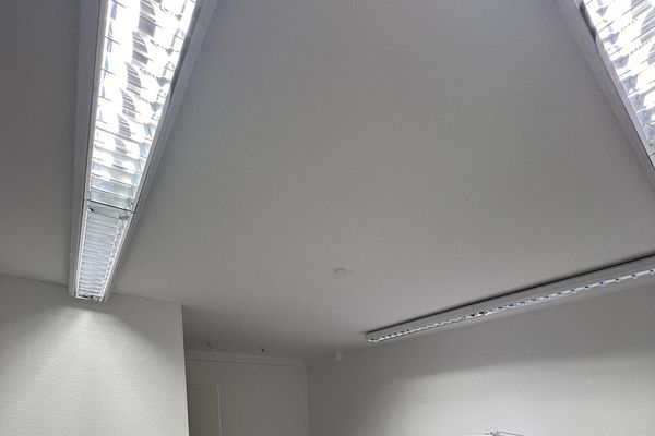 3 separate Gewerbeeinheiten ideal für Kosmetikstudio, Friseurladen, Massagesalon usw.