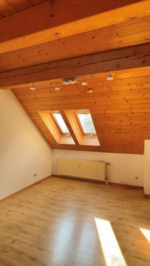 Nähe Basel | 2 Stellplätze inklusive | DG-Wohnung mit Empore | provisionsfrei – Wohnbereich