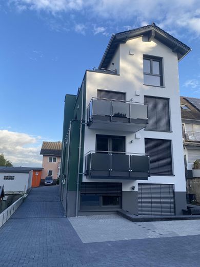 Barrierefreie 2-Zimmer Wohnung mit Aufzug (KfW 55) – Haus Rückseite