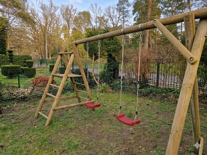 Vordergarten mit Schaukel